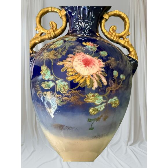 Antique Cobalt Blue Hand-Painted Floral Urn Vase, Gold Gilt Handles, 1890-1920 - Picture 2 of 10
